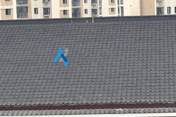 無(wú)錫摩利科為無(wú)錫漁港中學(xué)提供陶感瀝青波形瓦